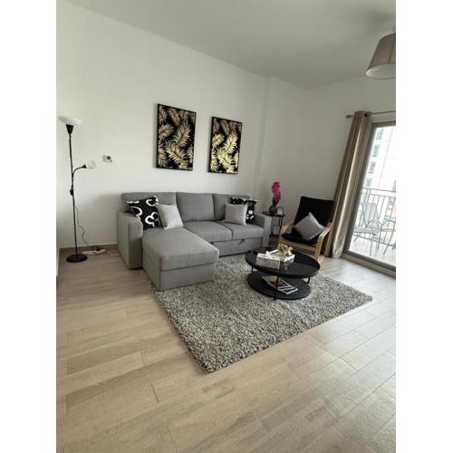 F1 - Orchid 1BR Waters Edge Canal View Yas Island - Theme Parks