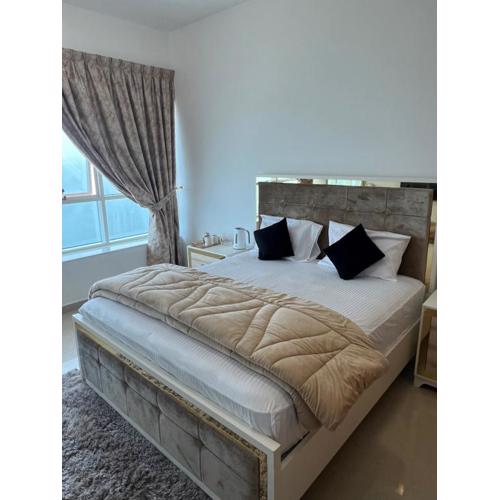 F30,R3,Sunrise on the beach,1room inside 3bedroom apartment,(separate washroom outside)