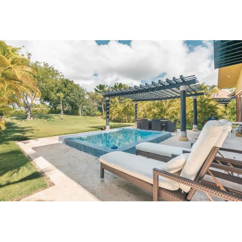 Fabulous villa with picuzzi at Green Village B843