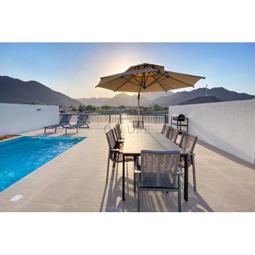 Facing Arabian Gulf and Mountain 4BR Villa and Assistant Room with Outdoor Pool and BBQ Space, Al Dana Island, Fujairah by Deluxe Holiday Homes