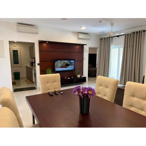 Fairway 2 Bedroom Luxury Apartment with Gym and Pool