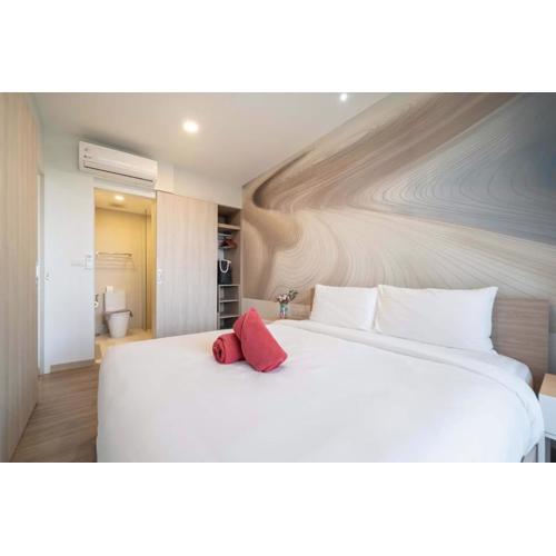 Fairway Escape - Golf View 1BR with Balcony in Laguna