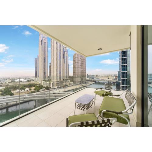 FAM Living - 3 bedroom and Maids Room Retreat Overlooking Dubai Canal