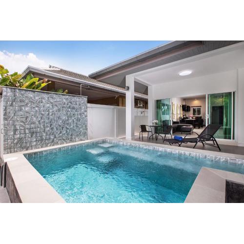 Family 2BR Villa Lancelot 3 with Jacuzzi Pool, just 10 min drive NaiHarn and Rawai