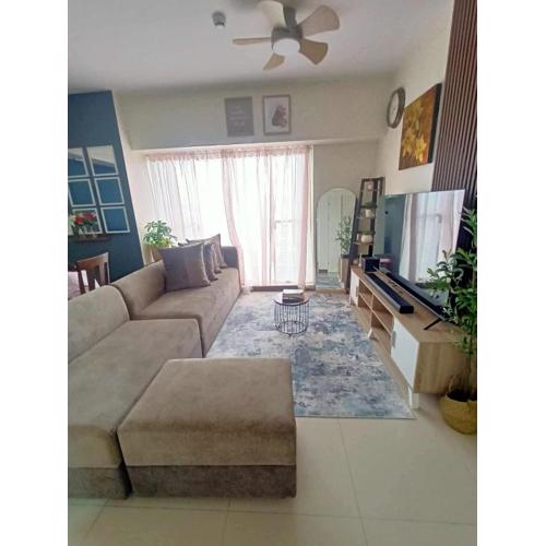 Family Escape Modern Retreat Skyline View Full Kitchen at Prisma close to BGC