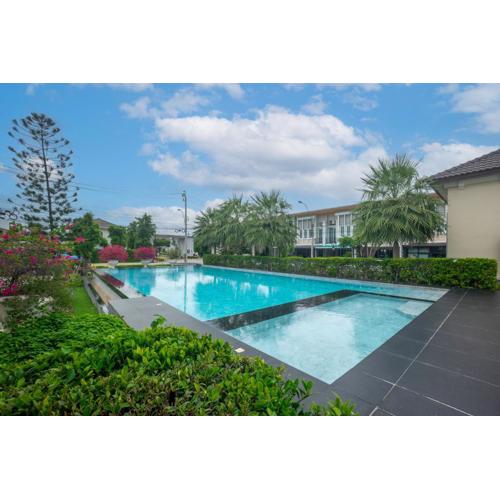 Family House Bangkok 4 Bedrooms 10 Guests Near Fashion Island