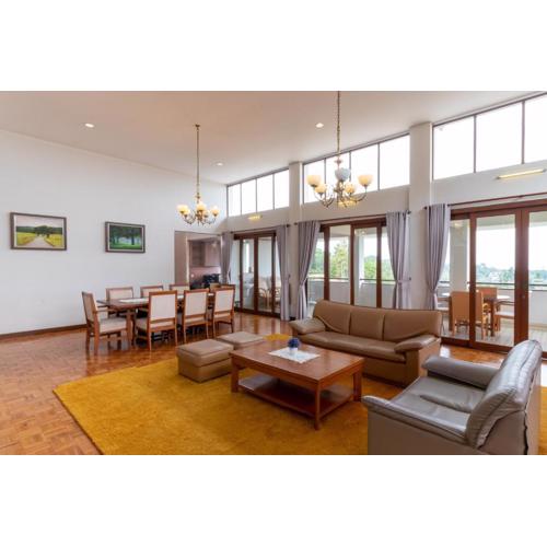 Family Only Amazing City View Villa - De Reiz Firen Syariah