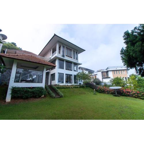 Family Only Large Backyard Villa - De Reiz Kencana Syariah 4BR