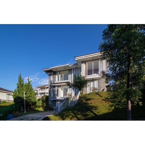 Family Only Villa Mountain View - De Reiz Golf Syariah 4BR