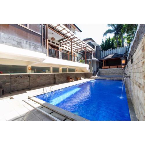 Family Only Villa with Pool & City View - 6BR De Reiz Meily Syariah