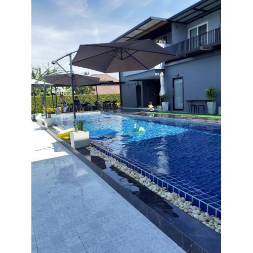 Family Pool View บ้านพักครอบครัวและสระว่ายน้ำ