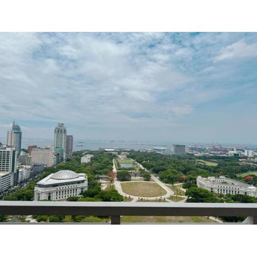 Family Rooms with View