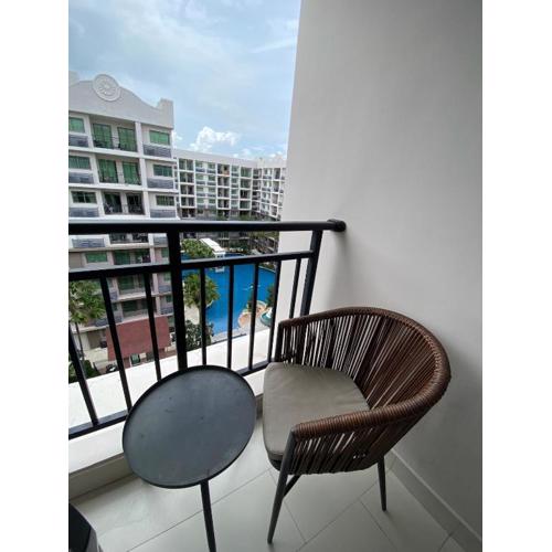 Famous Apartment With Charming Pool