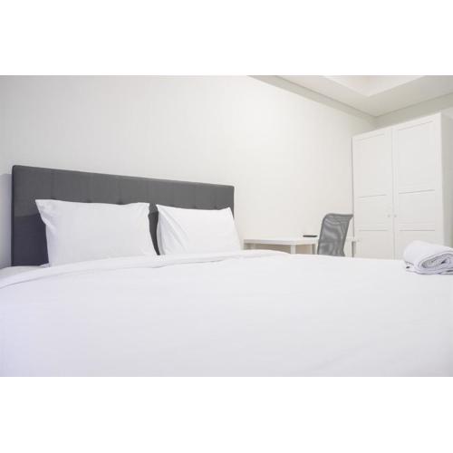 Fancy and Comfort 1BR at Gold Coast Apartment By Travelio