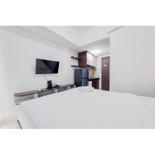 Fancy and Nice Studio Apartment at Serpong Garden By Travelio