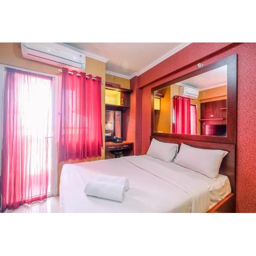 Fancy and Nice Studio at Green Pramuka City Apartment By Travelio