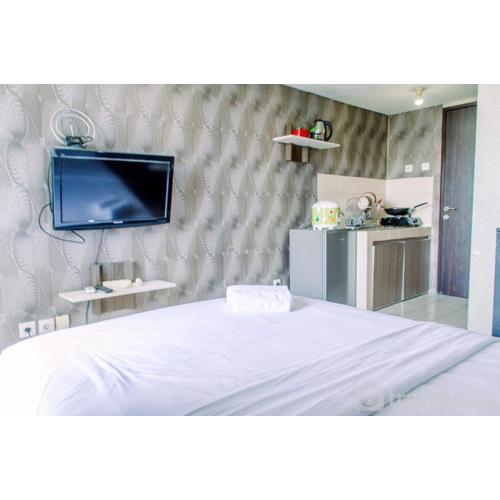 Fancy and Nice Studio at Serpong Greenview Apartment By Travelio