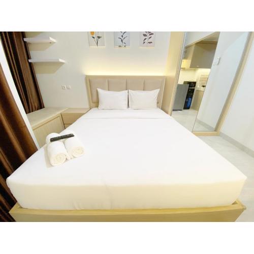 Fancy and Nice Studio at The Alton Apartment By Travelio