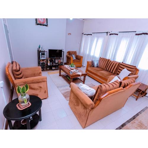 FARAJA HOMESTAY- Seamless Comfort in the Heart of the City - Free WiFi, Warm Hospitality, and Local Delights Await