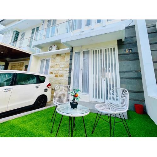 Fathana Villa - Dekat JTP3