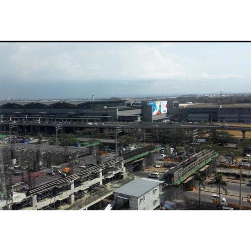 Favila Condotel unit in Palmtree Villas Newport City walking distance to Airport terminal 3 Accessable to Airport terminal 1 &2