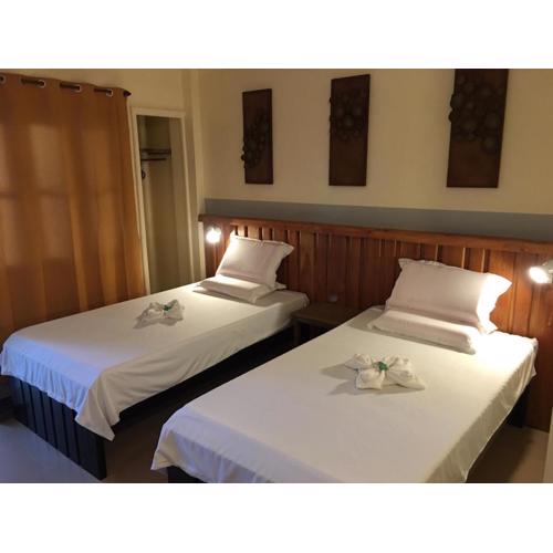 Ferellee Beach Front Inn