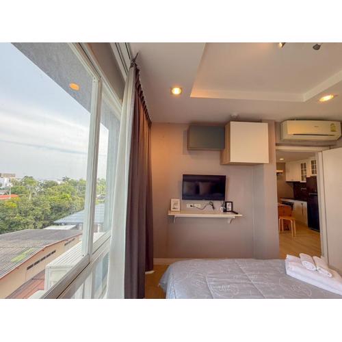 Finn Room Plus 38 sqm & The Patio by BHB