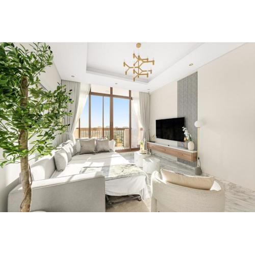 FIRST CLASS 1BR Luxurious Overlooking Pool