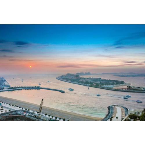 FIRST CLASS 1BR Stunning Marina & Palm View