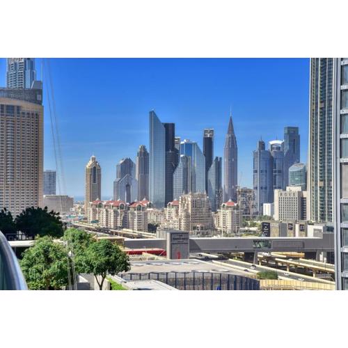 FIRST CLASS 2BR Modern Downtown Retreat