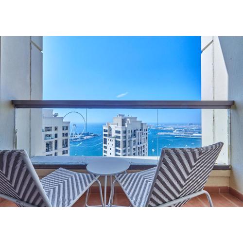 First Class Apartments in Heart of JBR, Steps to the Beach - 121 Living