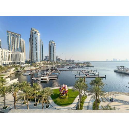 FIRST CLASS Luxury 2BR in Creek Harbour Pool, Gym, Walk to Dining