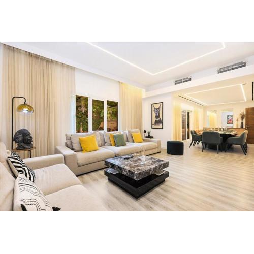 FIRST CLASS Villa Quiet Class in the Meadows