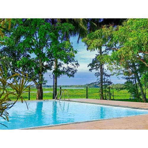 Flamingo Lake Resort