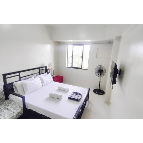 FLO Condo 314 Walk to Burnham, Session road