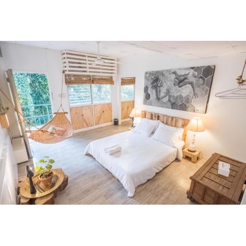 FOREST Nest with Self-Service Breakfast - Birds, Monkeys, Pet Friendly with a Fee