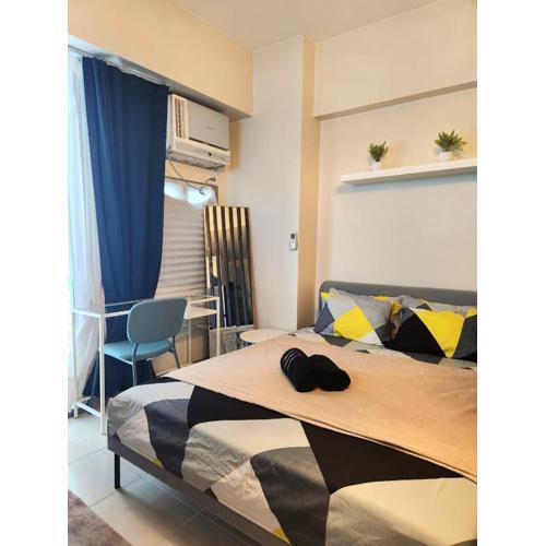 Francine Deluxe Studio