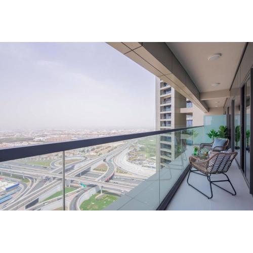 Frank Porter - Aykon City Tower C