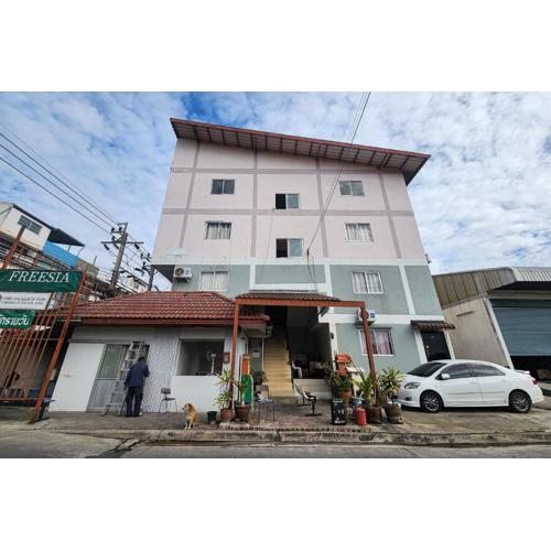 Freesia Bangphi Guest House