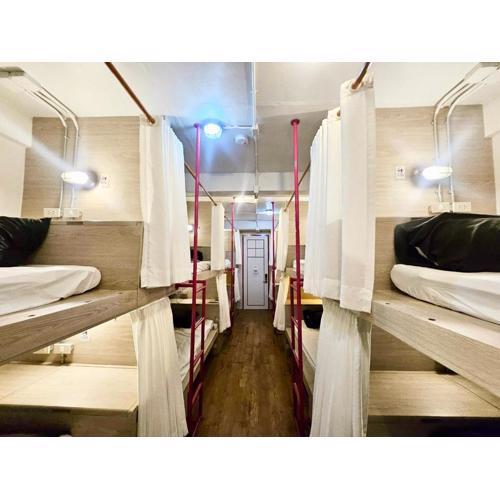 FRIENDS at Phloen Chit