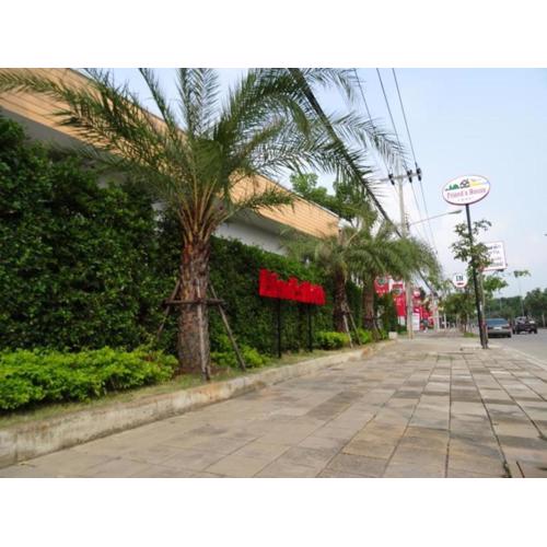 Friends House Resort