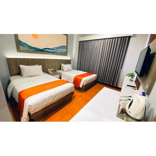 Front One HK Resort Simpang Lima