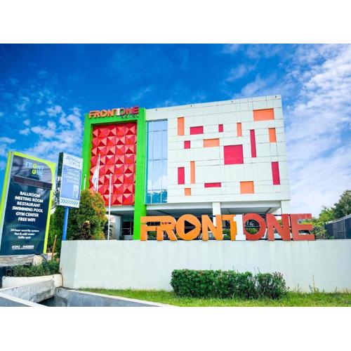 Front One Hotel Purwodadi