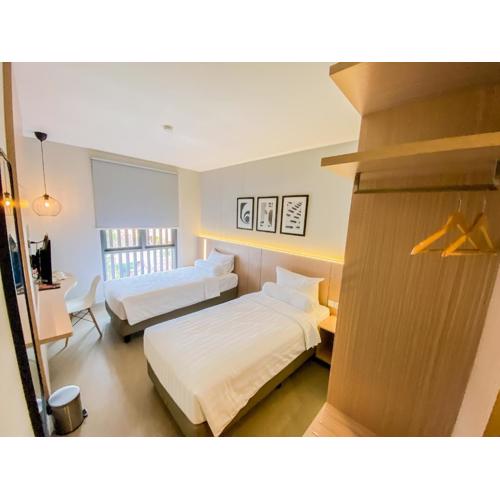 Front One King Hotel Tuban