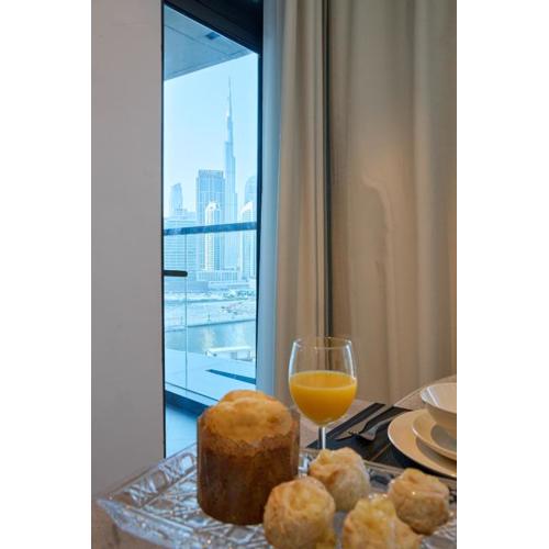 Full Burj Khalifa & Canal View I 7 Mins to Dubai Mall I Exclusive 2BHK For Up to 6 People