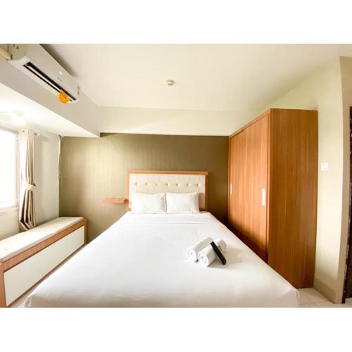 Full Furnished with Simply Look Studio Room Mont Blanc Bekasi Apartment By Travelio