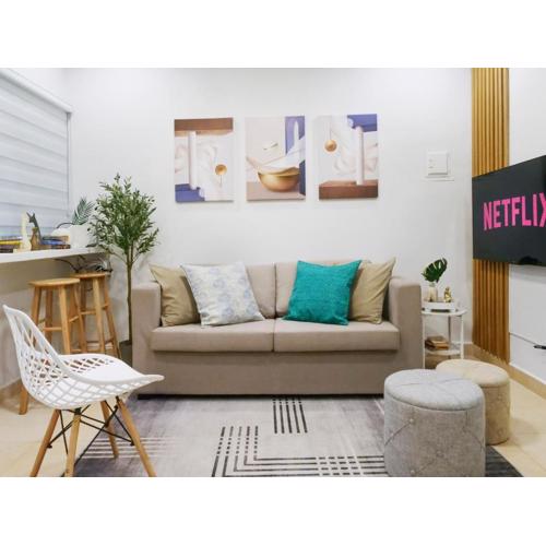 Fully Furnished 1BR with Kitchen - 20 secs walk to the Beach - Newly Renovated