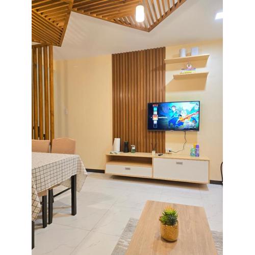 Fully-Furnished Compostela House with Carpark, WiFi, Netflix