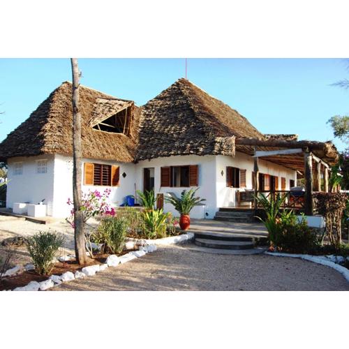FULLY PRIVATE VILLA 390sqm ZERO MINUTES TO BEACH MATEMWE
