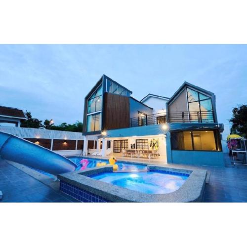 FUN r2 Villa, 20 People Max